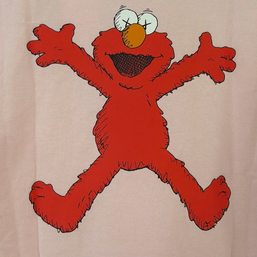KAWS x UNIQLO Sesame Street PINK ELMO T -SHIRT Size MEDIUM NEW NWT RARE! - Picture 8 of 9